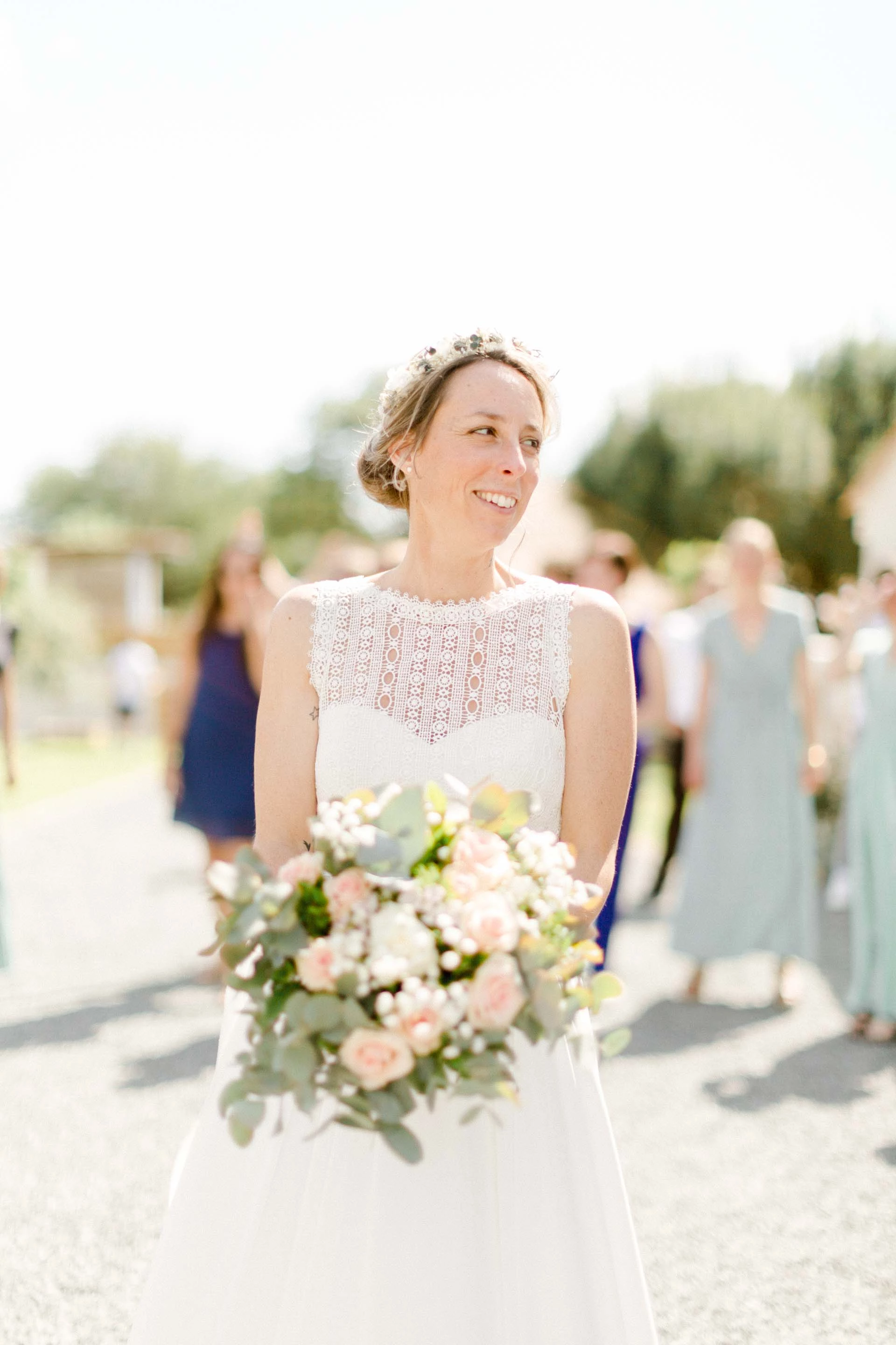 sourire bonheur robe événement gris